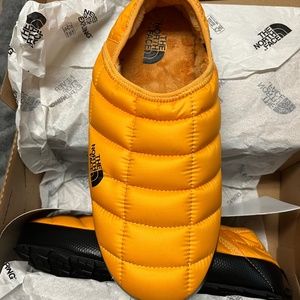 The North Face thermoball traction mule v (summit gold/tnf black) size 10 mens